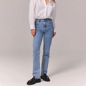 NEW WITH TAGS Ultra High Rise 90s Straight Jean